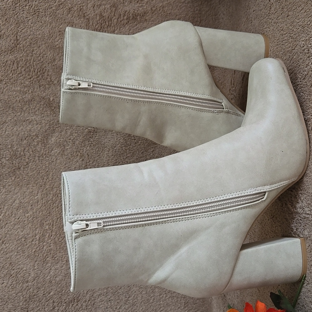 StreetWear Society | Cream Beige Heeled Boots - Picture 4 of 10